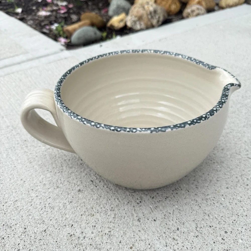 Vintage Apple Stoneware Batter Bowl Mixing Bowl Pour Spout Handle Farmhouse